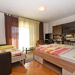 شقة Josip 74 *