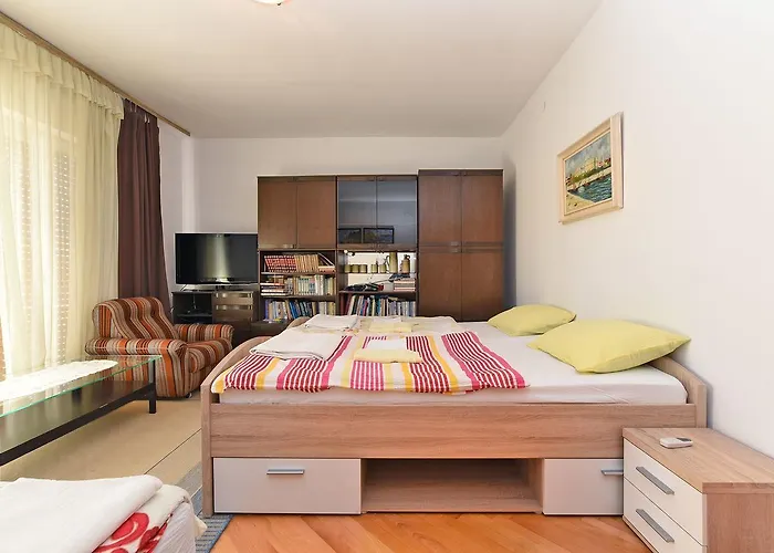 约瑟普74号公寓 *